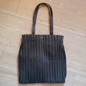 TIJN Rikke Black Pleated Vegan Leather Shoulder/Tote Bag